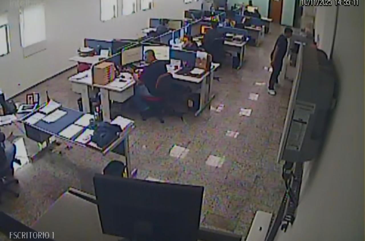 Equipe trabalhando no escritório